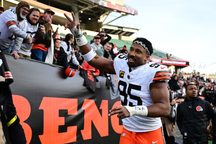Garrett Moves On After 9 Seasons In Cleveland, The Browns' Problems Though Still Remain